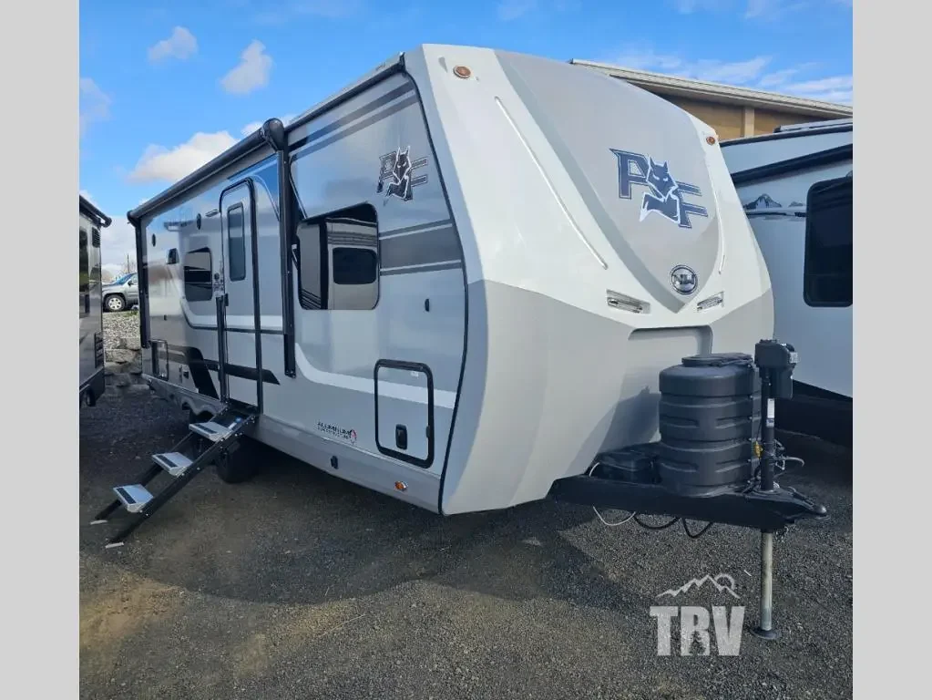 2025 Northwood Mfg Arctic Fox North Fork 25R exterior