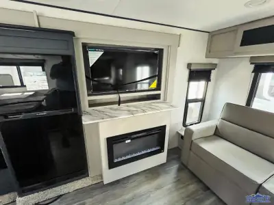 2025 Coachmen Apex Ultra-Lite 293RLDS photo 12
