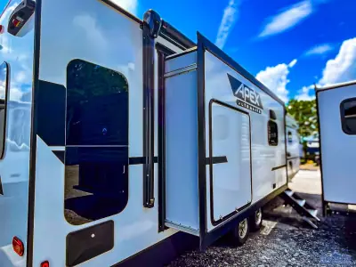 2025 Coachmen Apex Ultra-Lite 293RLDS photo 4