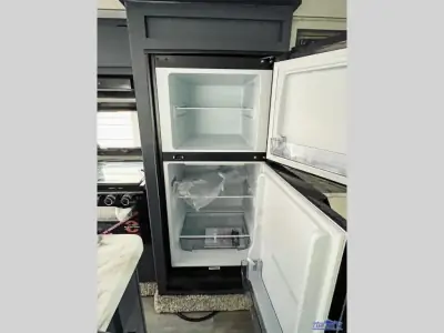 2025 Coachmen Apex Ultra-Lite 293RLDS photo 18