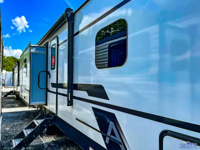 2025 Coachmen Apex Ultra-Lite 293RLDS photo 3