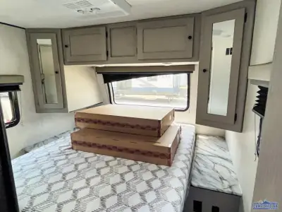 2025 Coachmen Apex Ultra-Lite 293RLDS photo 23
