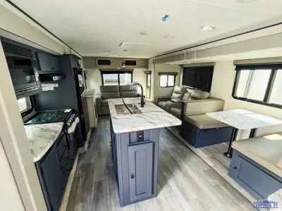 2025 Coachmen Apex Ultra-Lite 293RLDS photo 9