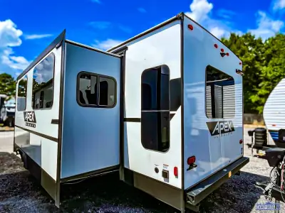 2025 Coachmen Apex Ultra-Lite 293RLDS photo 7