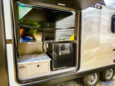 2025 Coachmen Apex Ultra-Lite 293RLDS photo 5