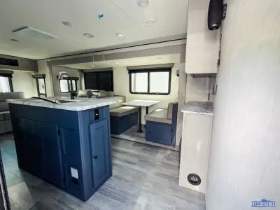 2025 Coachmen Apex Ultra-Lite 293RLDS photo 10