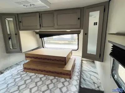 2025 Coachmen Apex Ultra-Lite 293RLDS photo 25