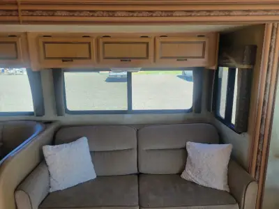2012 Thor Motor Coach HURRICANE 32A photo 11