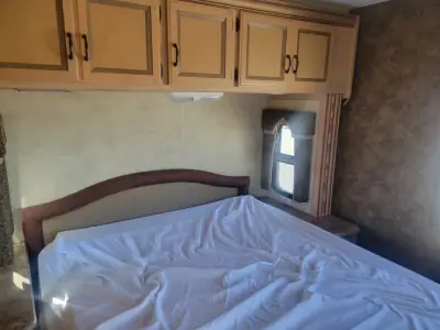 2012 Thor Motor Coach HURRICANE 32A photo 18