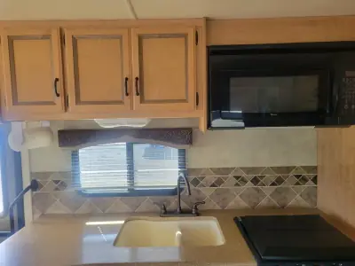 2012 Thor Motor Coach HURRICANE 32A photo 17
