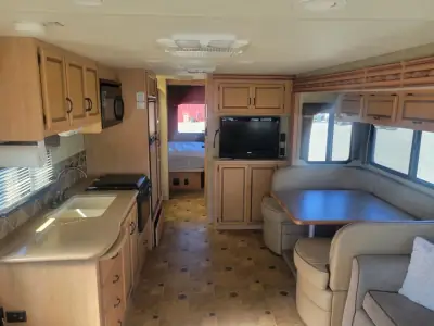 2012 Thor Motor Coach HURRICANE 32A photo 9