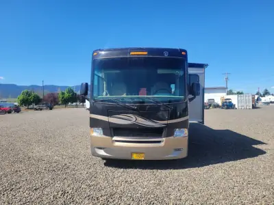 2012 Thor Motor Coach HURRICANE 32A photo 8