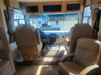 2012 Thor Motor Coach HURRICANE 32A photo 24