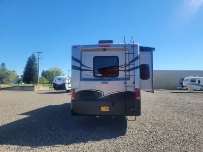 2012 Thor Motor Coach HURRICANE 32A photo 4