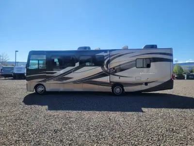 2012 Thor Motor Coach HURRICANE 32A photo 6
