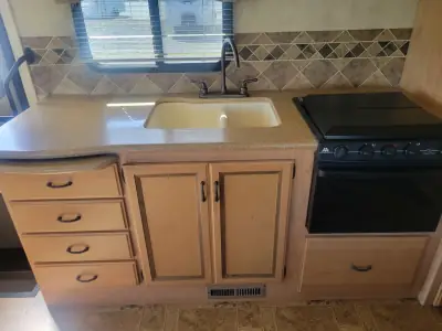 2012 Thor Motor Coach HURRICANE 32A photo 16