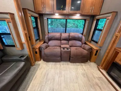 2018 Vanleigh Vilano 325RL photo 19