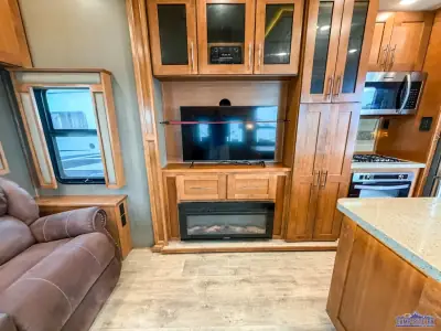2018 Vanleigh Vilano 325RL photo 25
