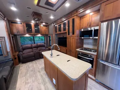 2018 Vanleigh Vilano 325RL photo 12