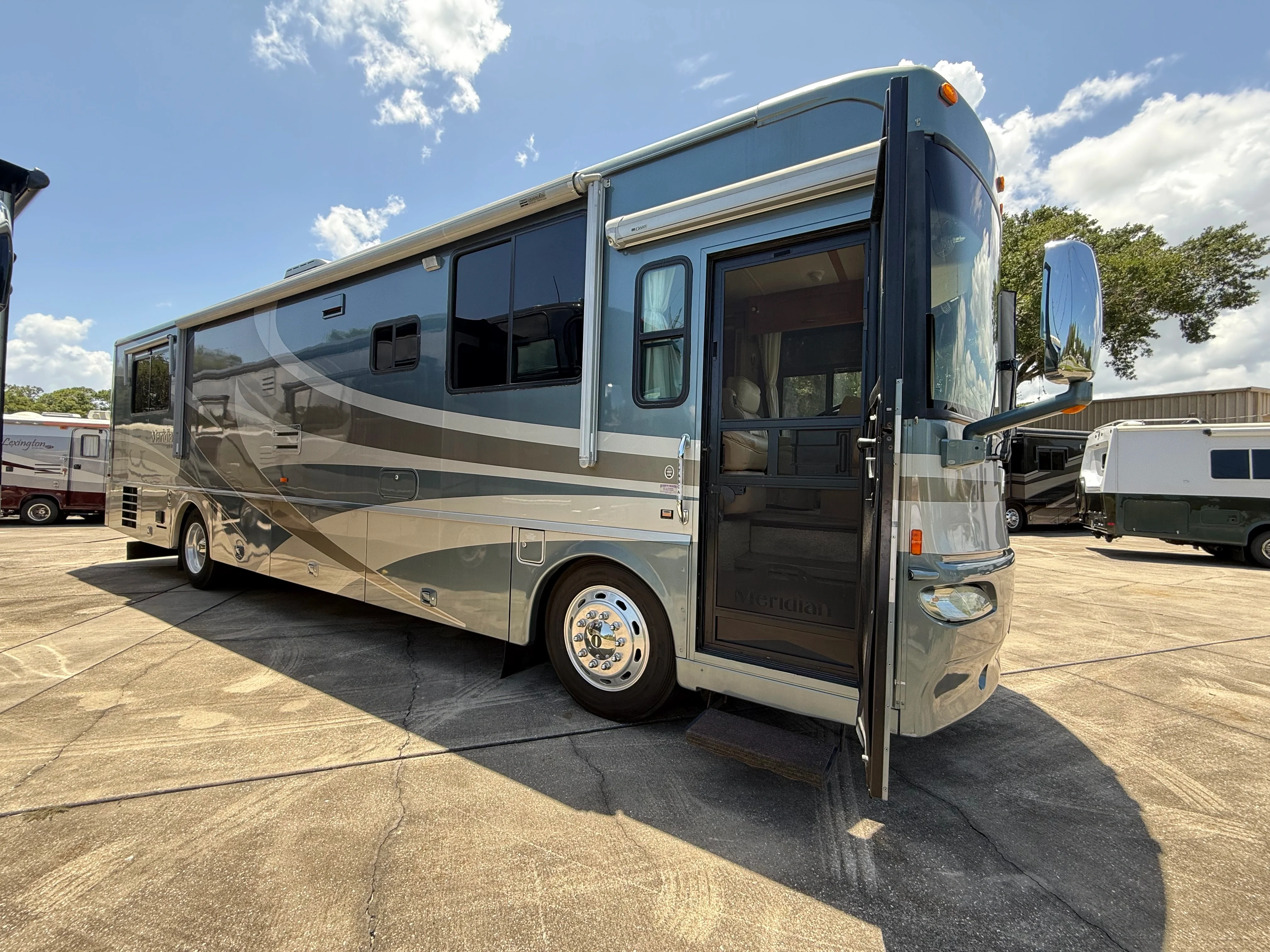 2007 Itasca Meridian 36G exterior