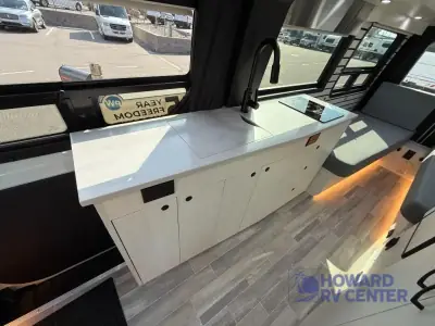 2025 Pleasure-Way Plateau TW (Twin Beds) photo 27