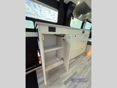 2025 Pleasure-Way Plateau TW (Twin Beds) photo 29