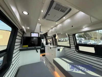 2025 Pleasure-Way Plateau TW (Twin Beds) photo 43