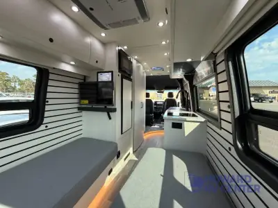 2025 Pleasure-Way Plateau TW (Twin Beds) photo 42