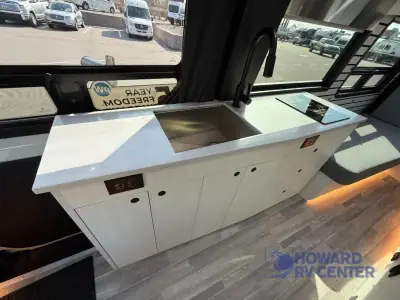 2025 Pleasure-Way Plateau TW (Twin Beds) photo 28