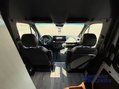 2025 Pleasure-Way Plateau TW (Twin Beds) photo 10