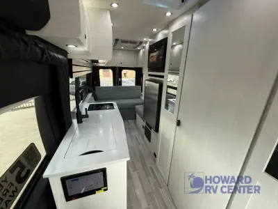 2025 Pleasure-Way Ontour 2.2 AWD photo 7