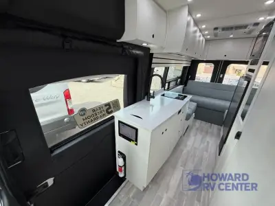 2025 Pleasure-Way Ontour 2.2 AWD photo 17