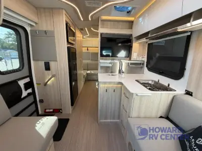2022 Leisure Travel Unity U24RL photo 8
