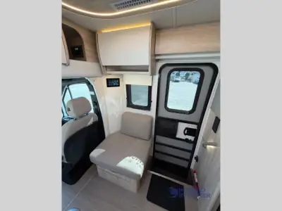 2022 Leisure Travel Unity U24RL photo 9