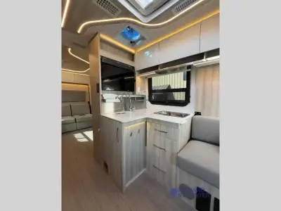 2022 Leisure Travel Unity U24RL photo 24