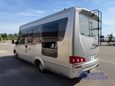2022 Leisure Travel Unity U24RL photo 4