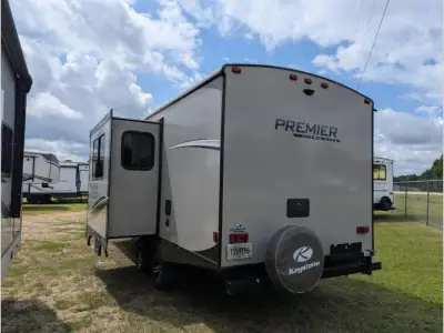 2020 Keystone Premier Ultra Lite 22RBPR photo 4