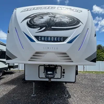 2022 Forest River CHEROKEE ARCTIC WOLF 321BH photo 3