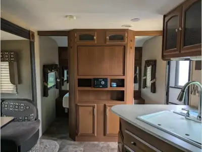 2015 Coachmen Freedom Express 231RBDS photo 11