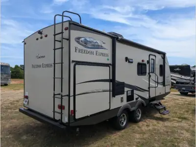 2015 Coachmen Freedom Express 231RBDS photo 5