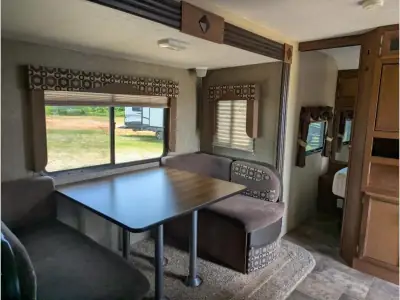 2015 Coachmen Freedom Express 231RBDS photo 10