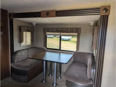 2015 Coachmen Freedom Express 231RBDS photo 7