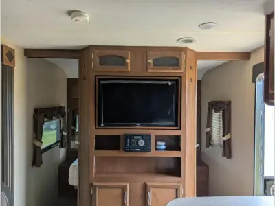 2015 Coachmen Freedom Express 231RBDS photo 12