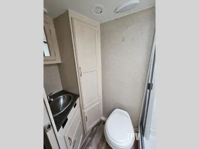 2018 Winnebago Industries Towables Micro Minnie 2106FBS photo 12