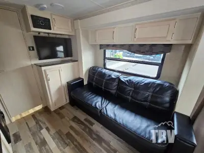 2018 Winnebago Industries Towables Micro Minnie 2106FBS photo 8