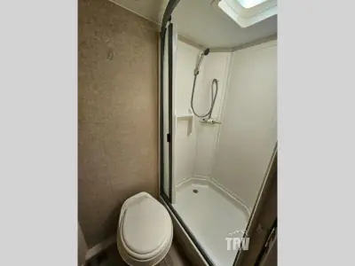 2018 Winnebago Industries Towables Micro Minnie 2106FBS photo 13