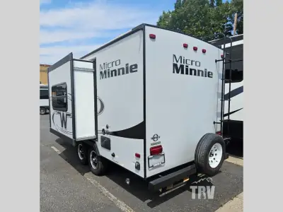 2018 Winnebago Industries Towables Micro Minnie 2106FBS photo 3