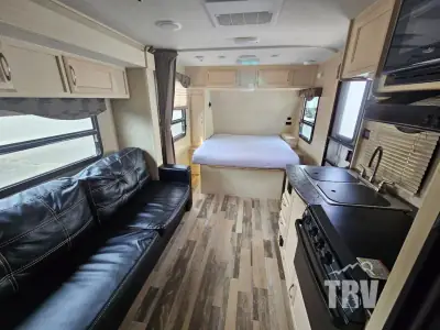 2018 Winnebago Industries Towables Micro Minnie 2106FBS photo 15
