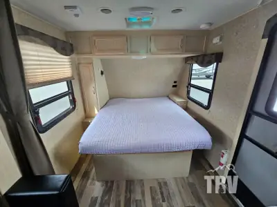 2018 Winnebago Industries Towables Micro Minnie 2106FBS photo 6