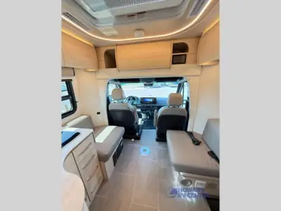 2025 Leisure Travel Unity U24TB photo 8